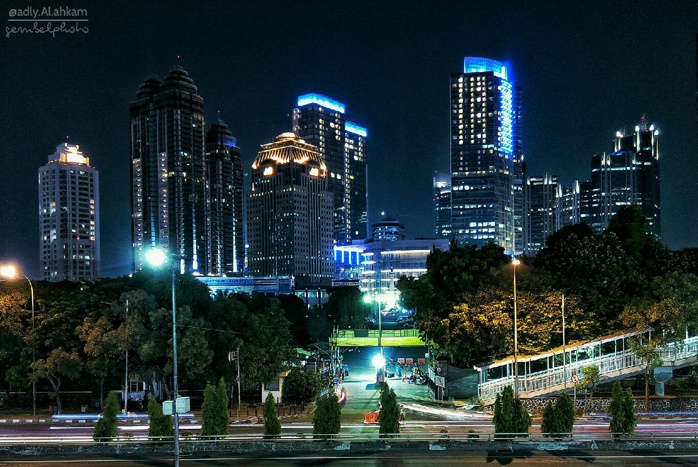 Photo of Warna Warni Cahaya Kota Jakarta Sangat Luar Biasa !